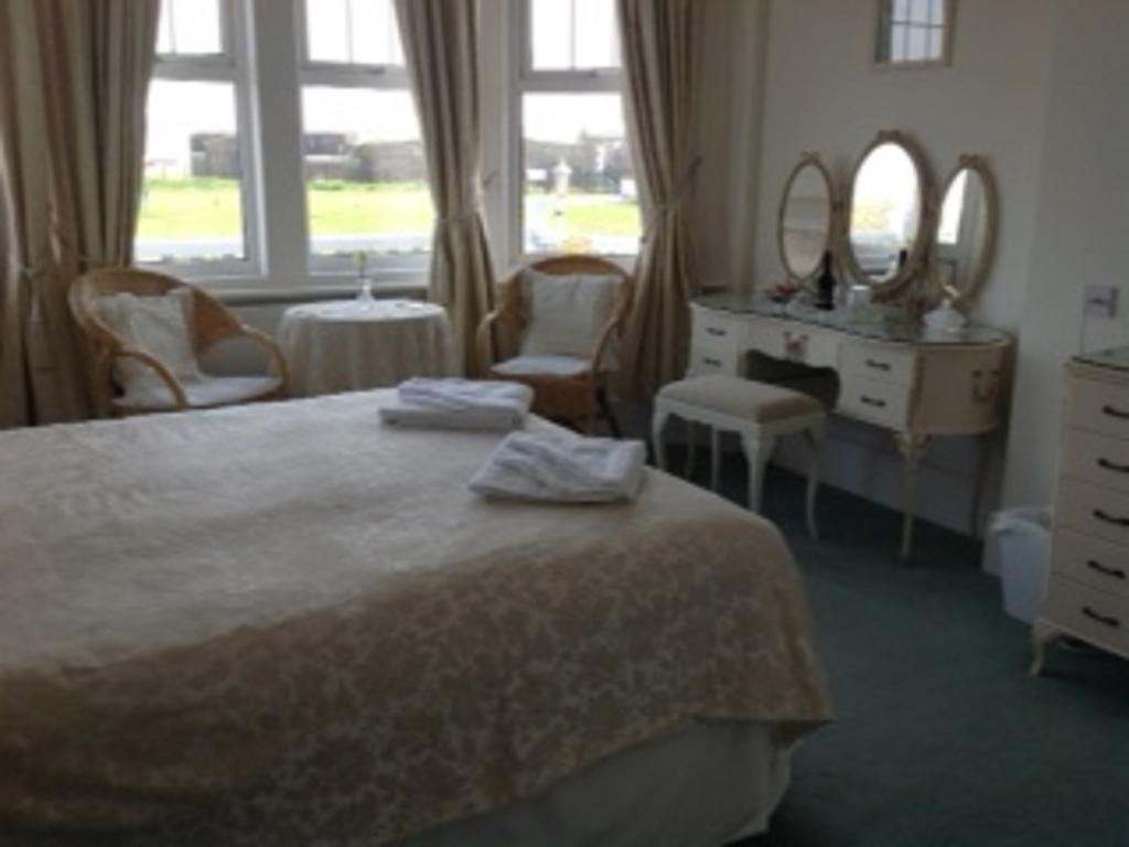 Bed and Breakfast Bassets House Истбурн Экстерьер фото