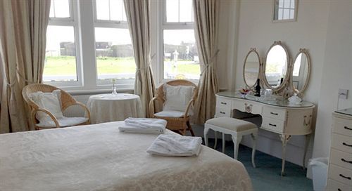 Bed and Breakfast Bassets House Истбурн Экстерьер фото