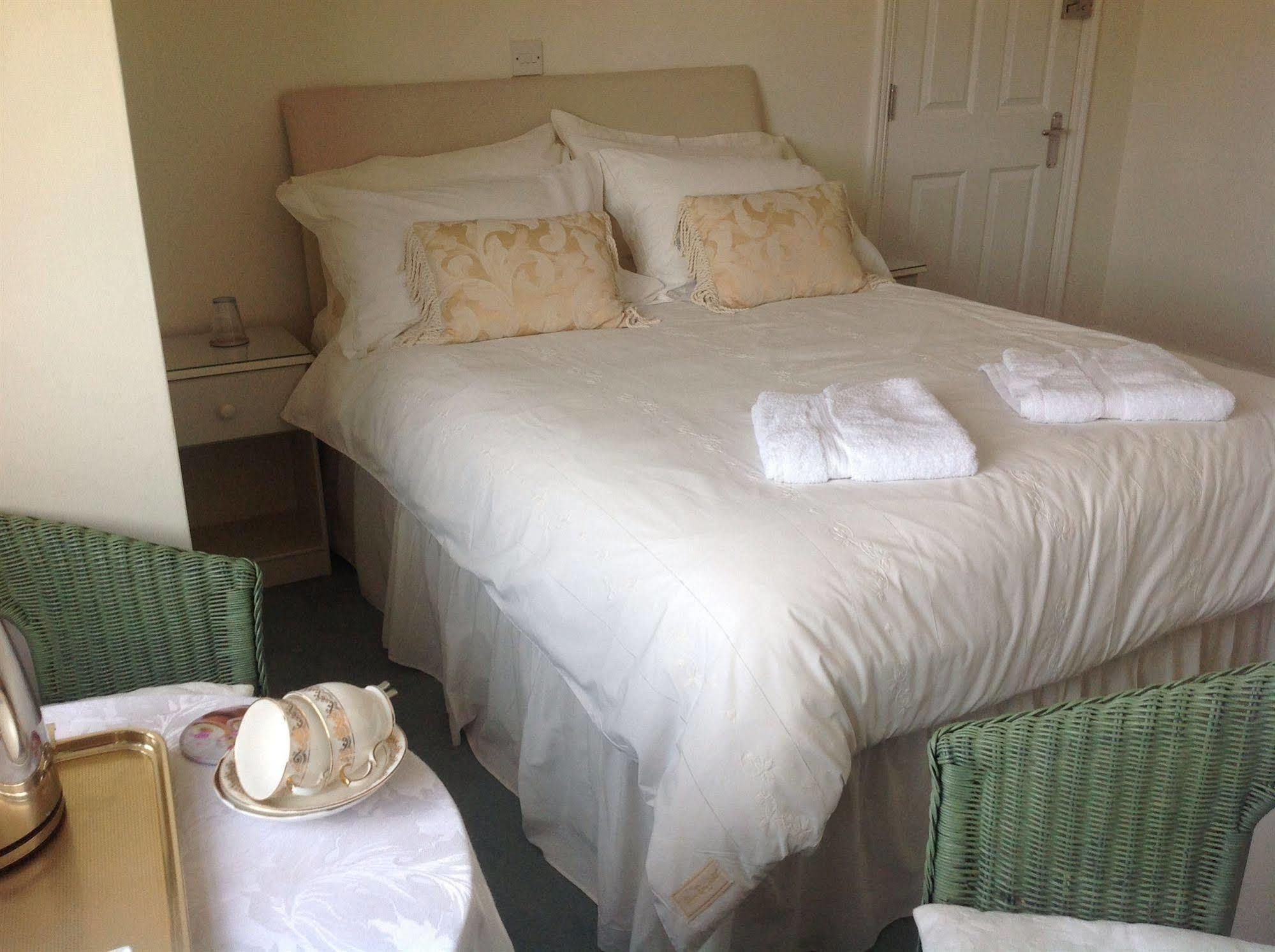 Bed and Breakfast Bassets House Истбурн Экстерьер фото